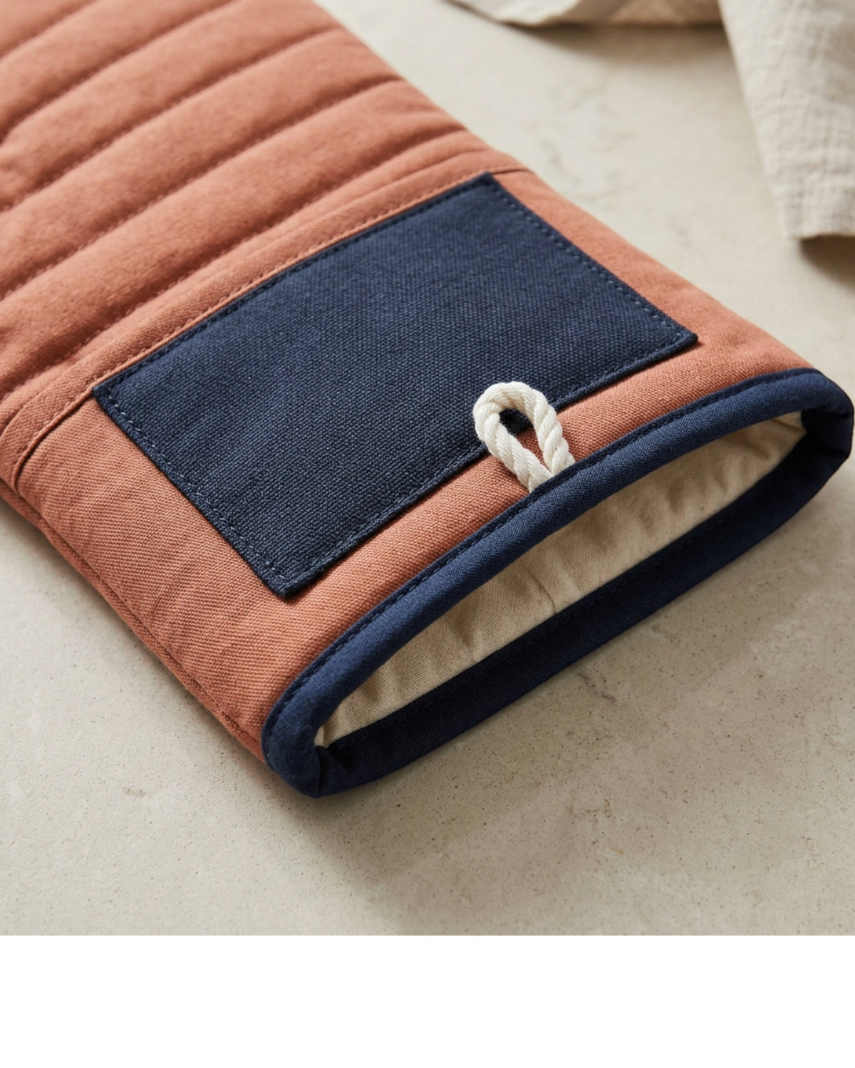 WFKNVWFKNV Double-Ended Casserole Oven Mitt Clay Navy 35 Inch - Detail view